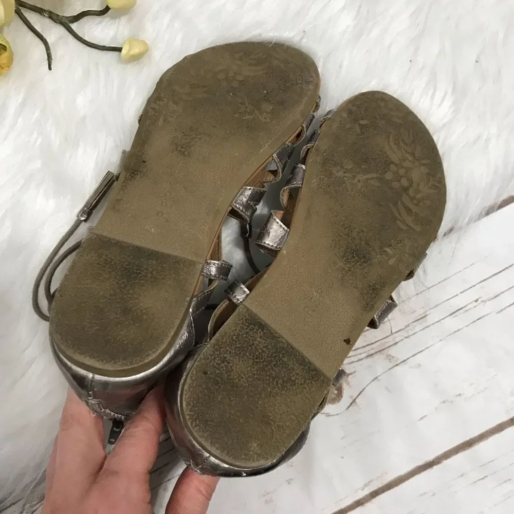 Report Gladiator Girls Metallic Silver Sandals‎ size 5